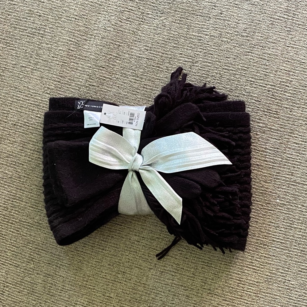 New York and company scarf/glove combo